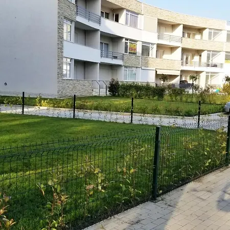 Apartment Reina With Private Garden At Lura 2, Gjiri Lalzit Fushe-Drac